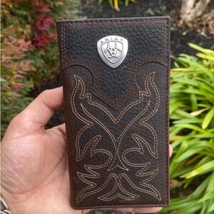 Ariat wallet for men